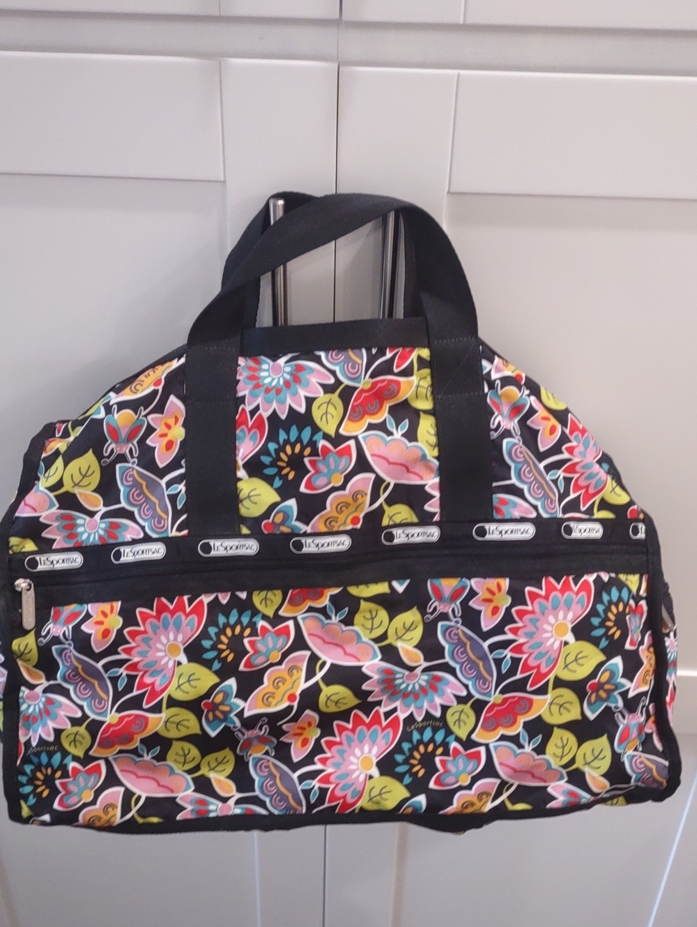 Lesportsac Fado Large Multicolor Floral Travel Duffel/Weekender Bag EUC